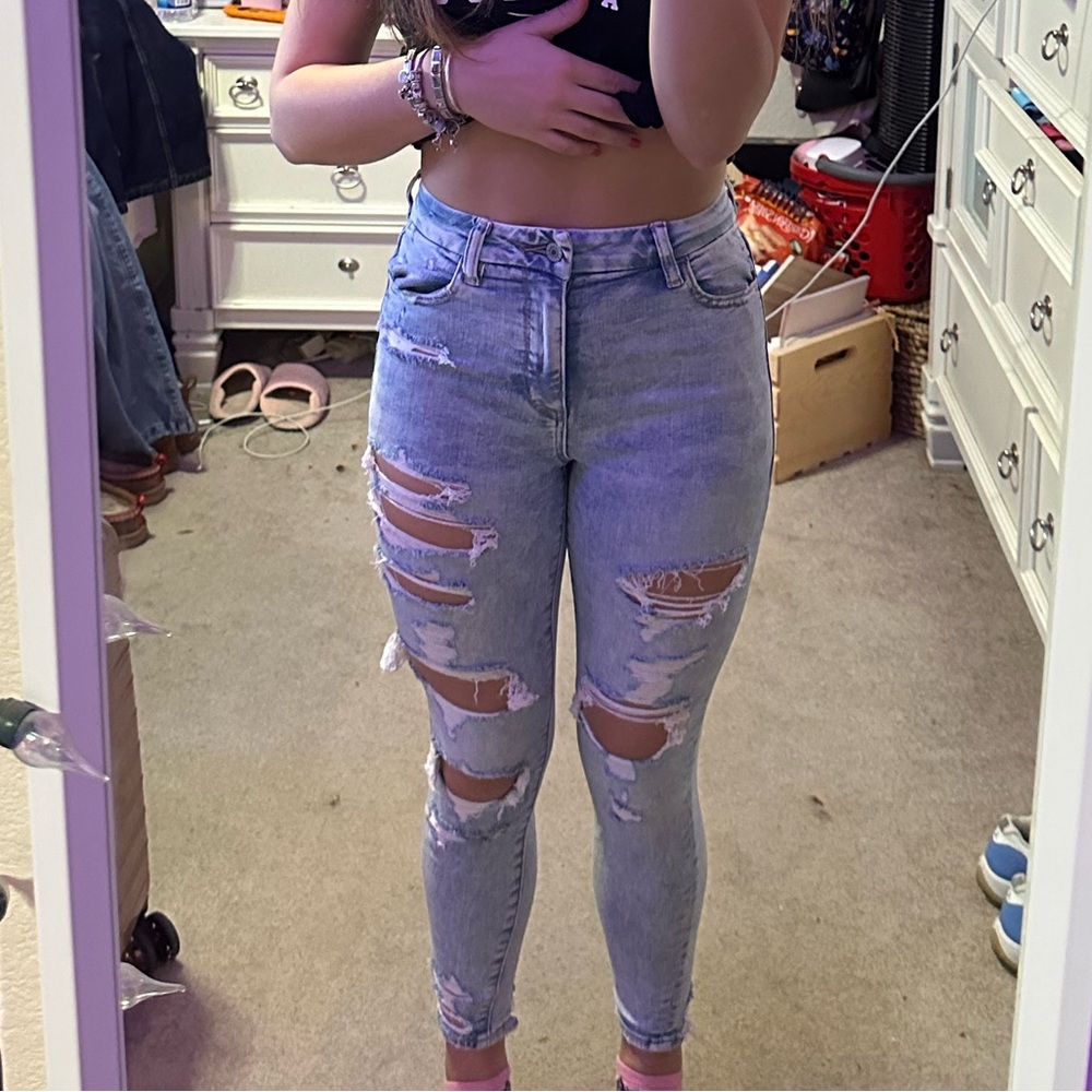 AMERICAN EAGLE JEANS